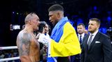 Nach der knappen, aber völlig verdienten Niederlage in einem hochklassigen Duell mit Schwergewichtsweltmeister Oleksandr Usyk warf der völlig frustrierte Joshua zwei WM-Gürtel des Ukrainers zu Boden, stürmte frustriert aus dem Ring - und kehrte für eine abstruse und mit Schimpfwörtern übersäte Rede zurück. Statt Usyk das Scheinwerferlicht zu überlassen, stahl er dem verdienten Champion respektlos den Moment des Triumphs.