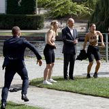 Das stürmen auch schon die Personenschützer des Bundeskanzlers heran