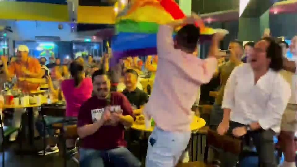 Video: Singapur will Sex zwischen Männern entkriminalisieren Video: Singapur will Sex zwischen Männern entkriminalisieren