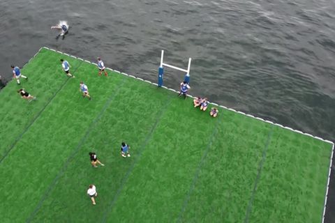 Video: Rugby auf dem See: Wer punktet, taucht ab!