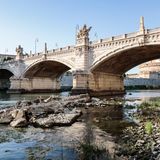 Wenn der Tiber in Rom Niedrigwasser führt, kommen sie zum Vorschein: Die Überreste der Pons Neronianus, der Brücke, die mutmaßlich während der Herrschaft von Kaiser Nero erbaut wurde.