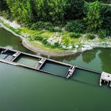 Ein Zeuge des Zweiten Weltkriegs: Der Lastkahn Zibello war 1943 von den deutschen Besatzern auf dem Po versenkt worden. In den siebziger Jahren legte eine extreme Dürre das Wrack erstmals wieder frei. Jetzt ist es wieder zu sehen.