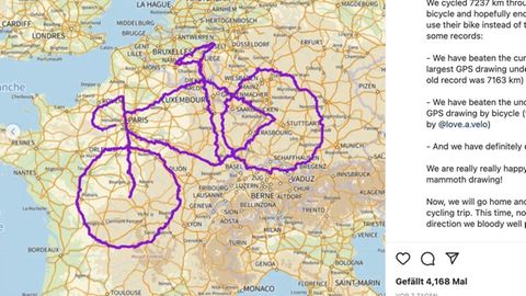Der Umriss eines Fahrrads auf einer Europakarte