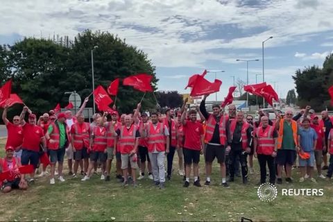 Video: Zweiter Streiktag für Arbeiter des größten britischen Containerhafens
