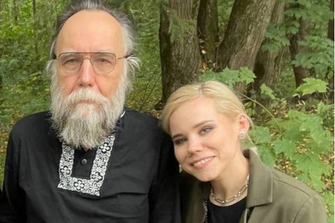 Alexander Dugin mit seiner Tochter Darija, die nun bei einer Autoexplosion starb