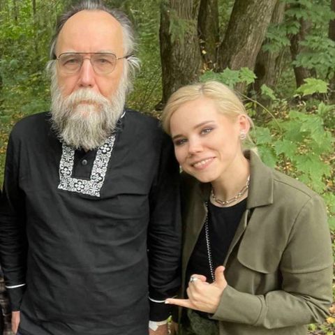 Alexander Dugin mit seiner Tochter Darija, die nun bei einer Autoexplosion starb