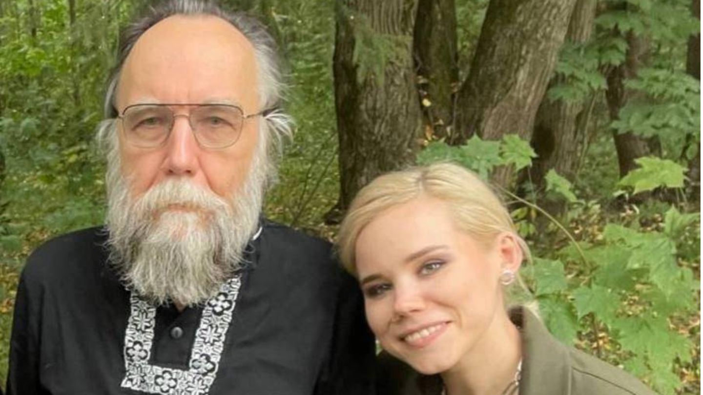 Alexander Dugin mit seiner Tochter Darija, die nun bei einer Autoexplosion starb
