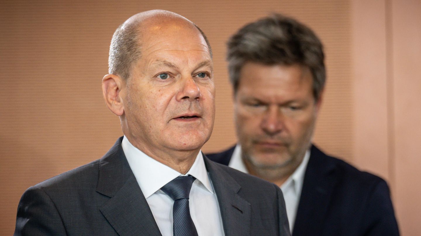 Olaf Scholz and Robert Habeck: Two Chancellors traveling