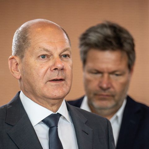 Olaf Scholz und Robert Habeck vor einer Sitzung im Kanzleramt