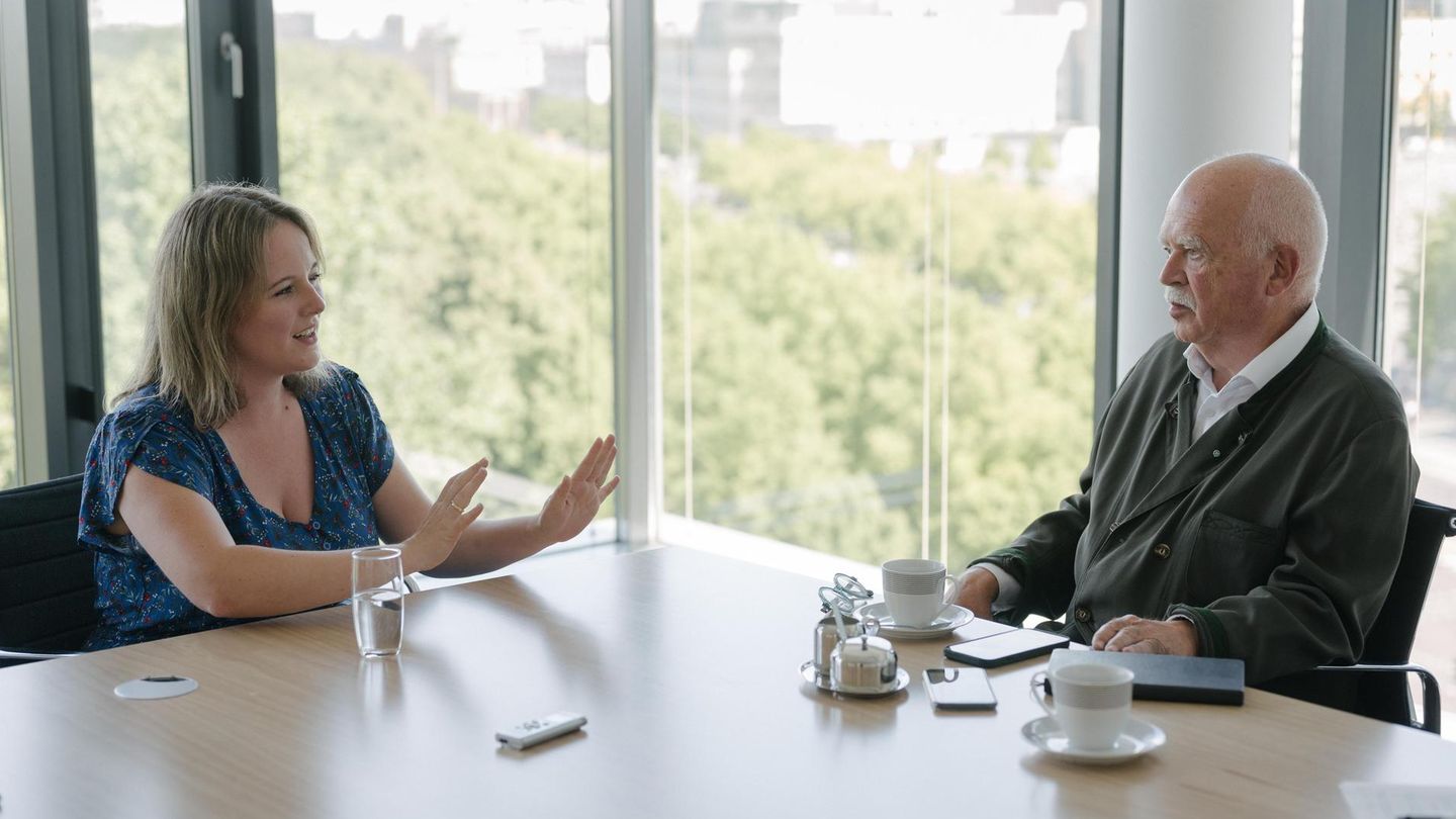 Jessica Rosenthal und Peter Gauweiler beim Gespräch im Berliner stern-Büro