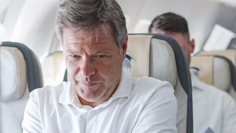 Streit um Maskenpflicht: Kanada-Flug von Scholz und Habeck sorgt für heftige Kritik