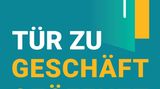 Tür zu, Licht aus – Plakate erklären Energiesparmaßnahmen in Geschäften