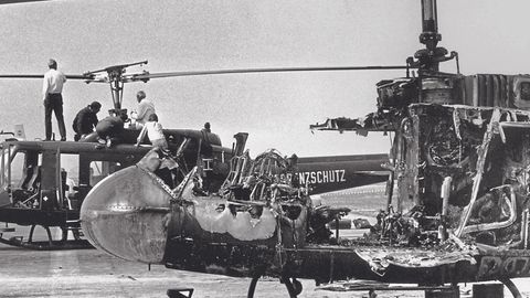 Der zerstörte Hubschrauber nach der missglückten Befreiungsaktion
