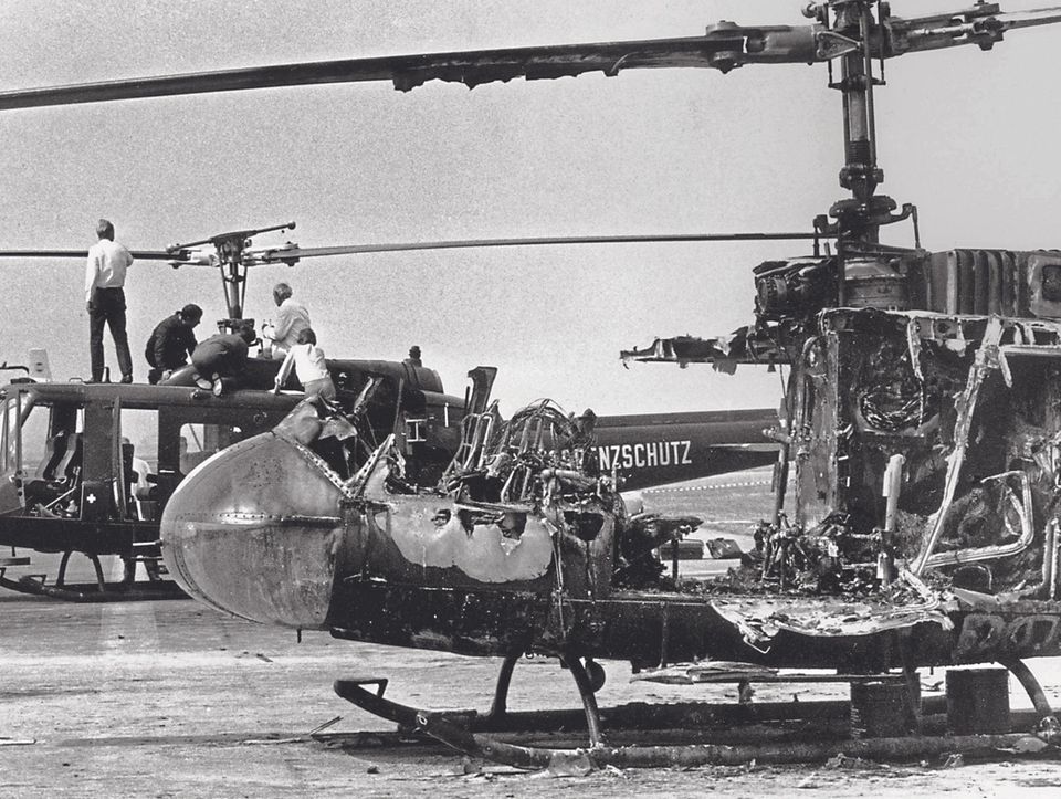 Der zerstörte Hubschrauber nach der missglückten Befreiungsaktion
