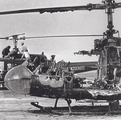 Der zerstörte Hubschrauber nach der missglückten Befreiungsaktion
