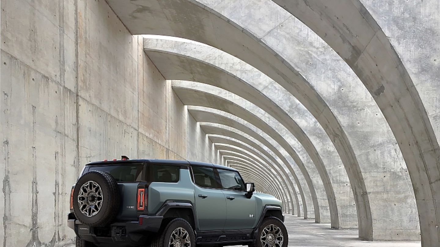 New: GMC Hummer SUV: Goliath family