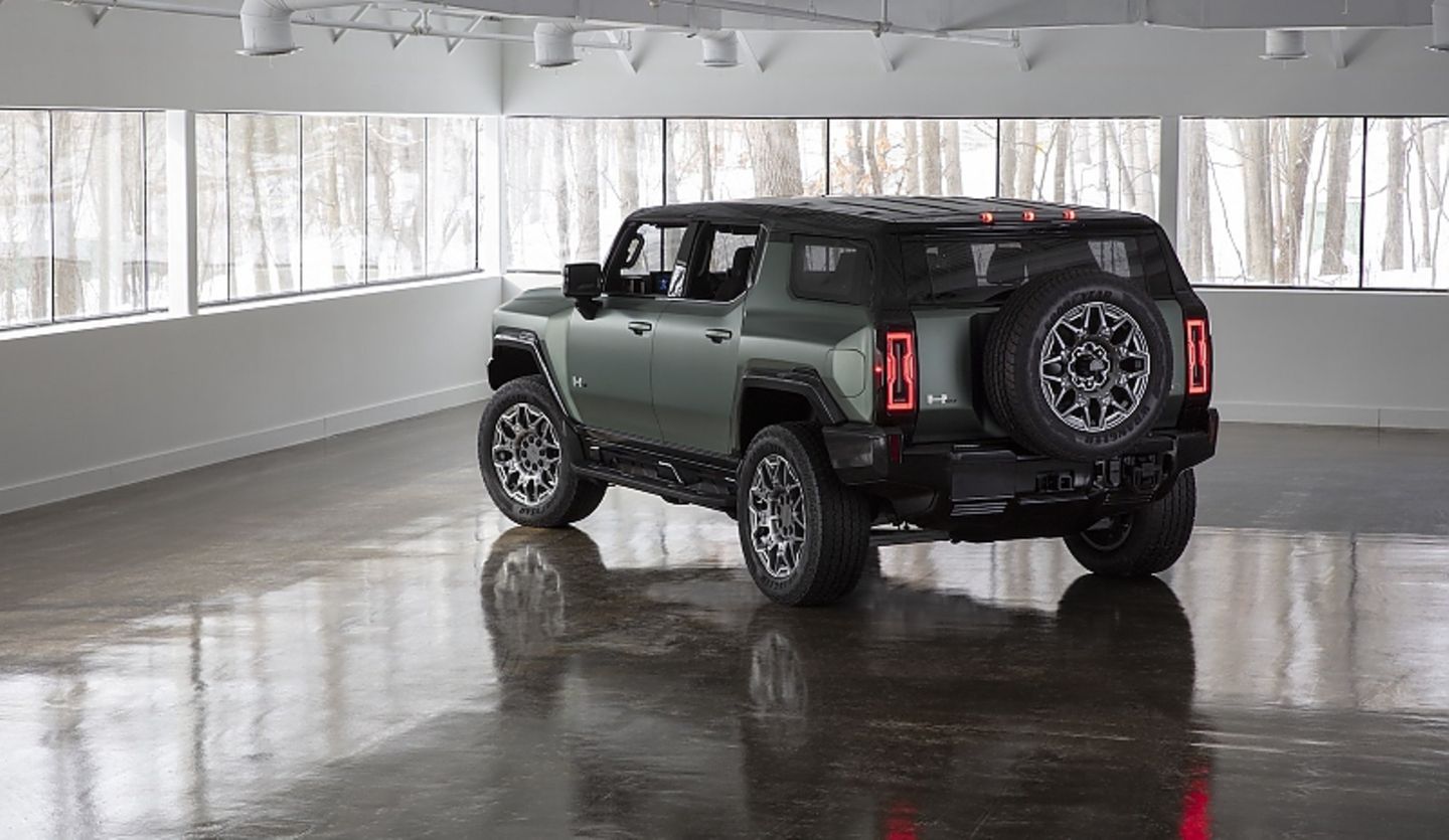 GMC Hummer SUV 2023