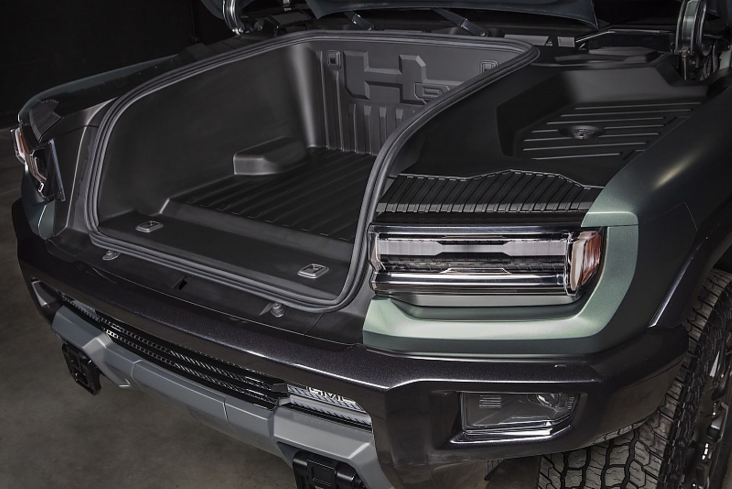 GMC Hummer SUV 2023