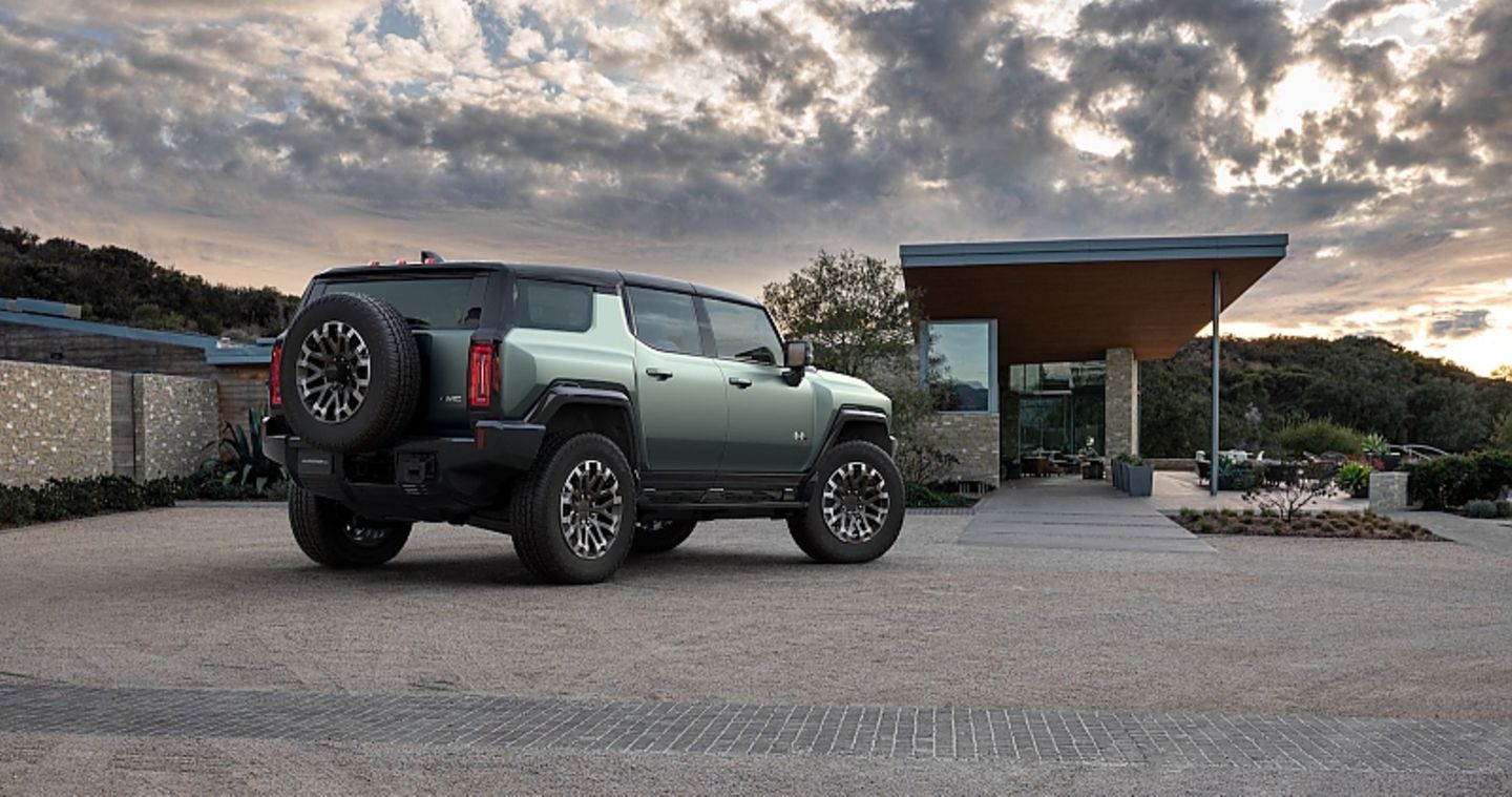 GMC Hummer SUV 2023