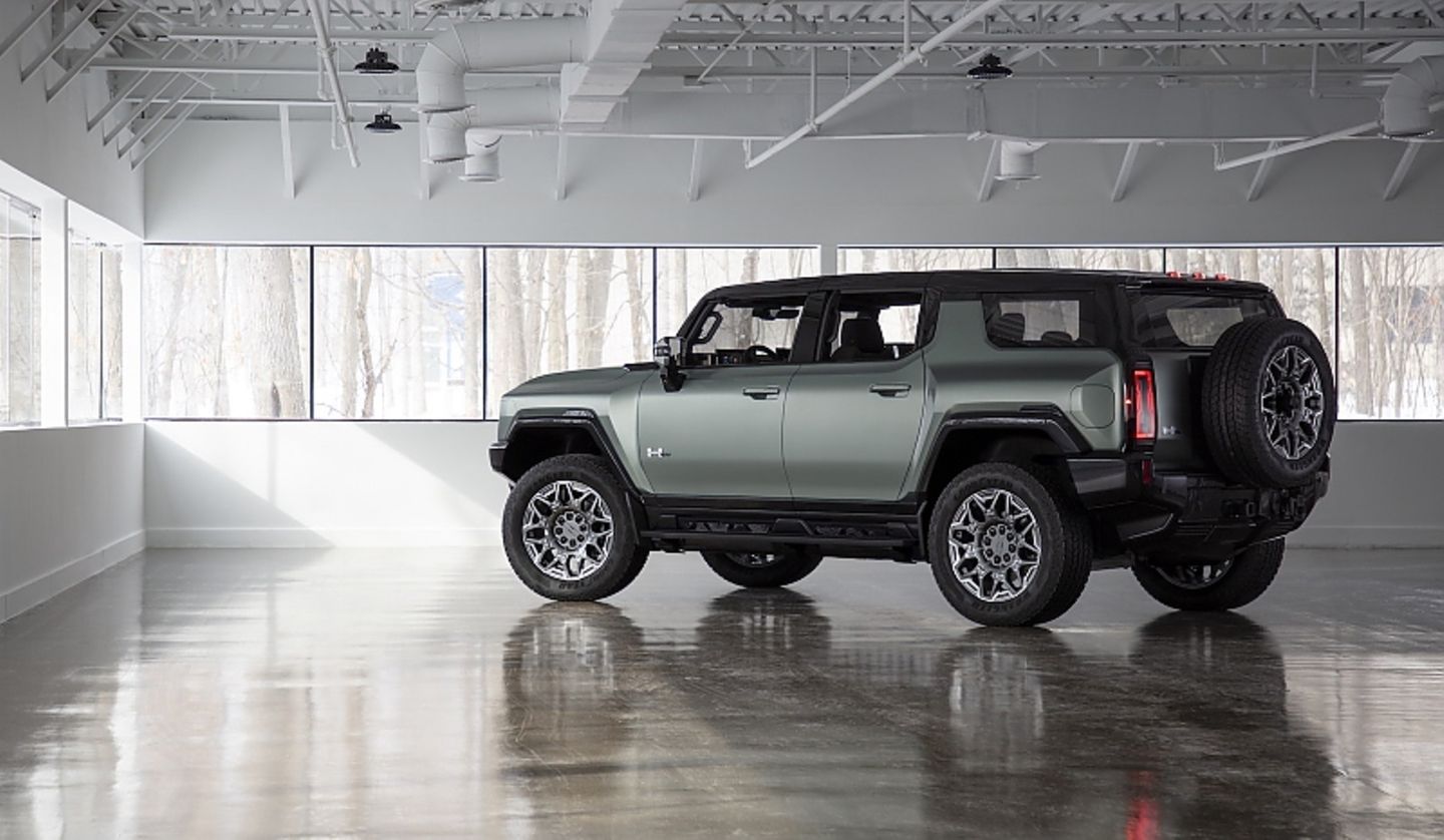 GMC Hummer SUV 2023