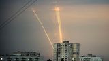 Raketen, die von der russischen Region Belgorod aus auf die Ukraine abgefeuert werden, erhellen die Morgendämmerung