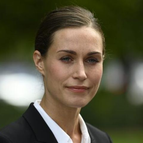 Finnlands Ministerpräsidentin Sanna Marin spricht in Helsinki mit Journalisten