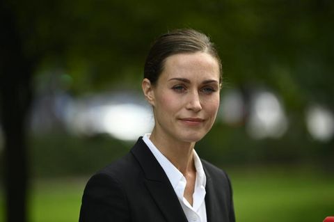 Finnlands Ministerpräsidentin Sanna Marin spricht in Helsinki mit Journalisten