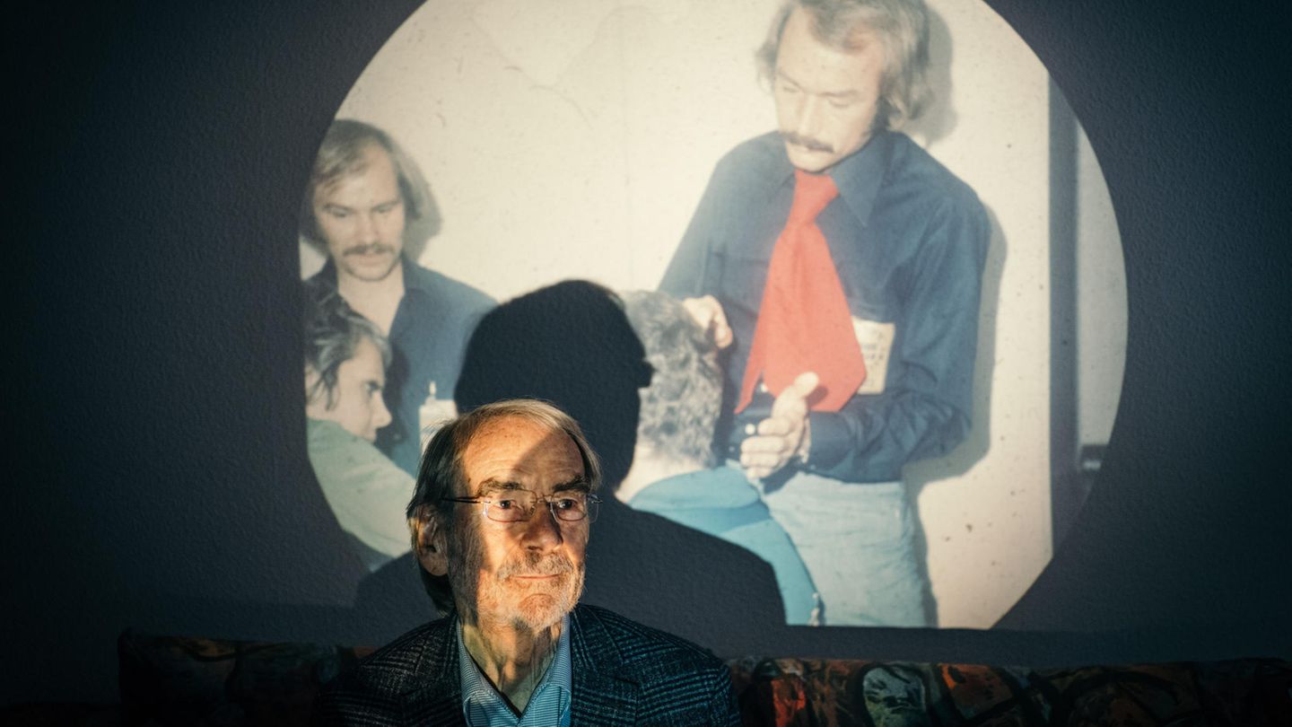 Friseur Manfred Schmock präsentiert Bilder von Olympia 1972 Friseur Manfred Schmock präsentiert Bilder von Olympia 1972