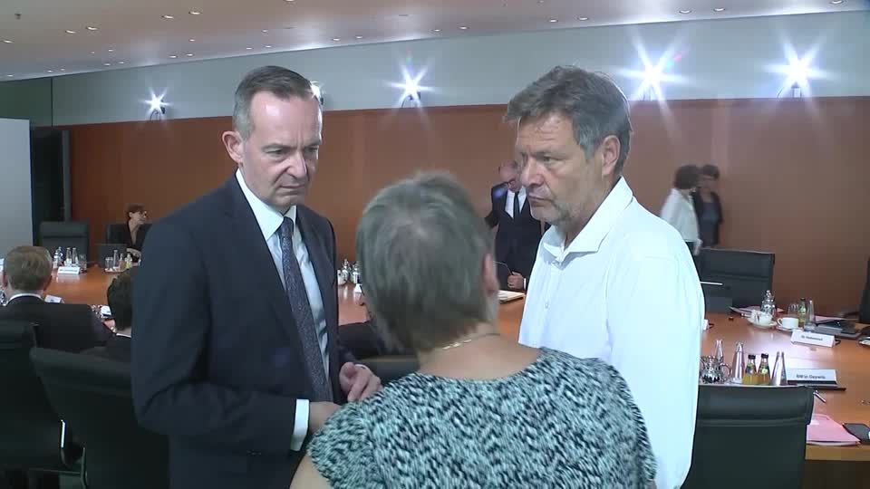 Video: Heizung runter, Licht aus, Kohle-Züge vor Video: Heizung runter, Licht aus, Kohle-Züge vor