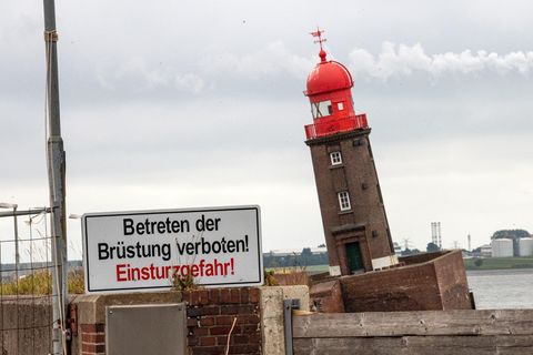 Schiefer Molenturm Bremerhaven
