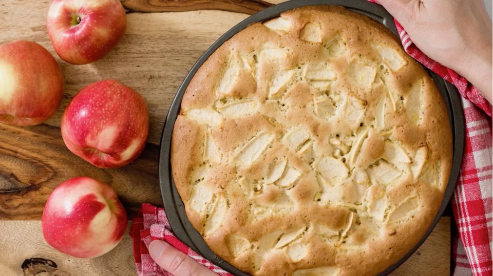 Schnell und lecker: Dieser Apfelkuchen kommt direkt aus der Pfanne