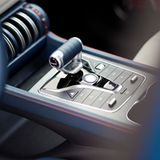 Der Gangwahlhebel im BYD ATTO 3 sieht aus wie der Beschleunigungshebel in einem Jet