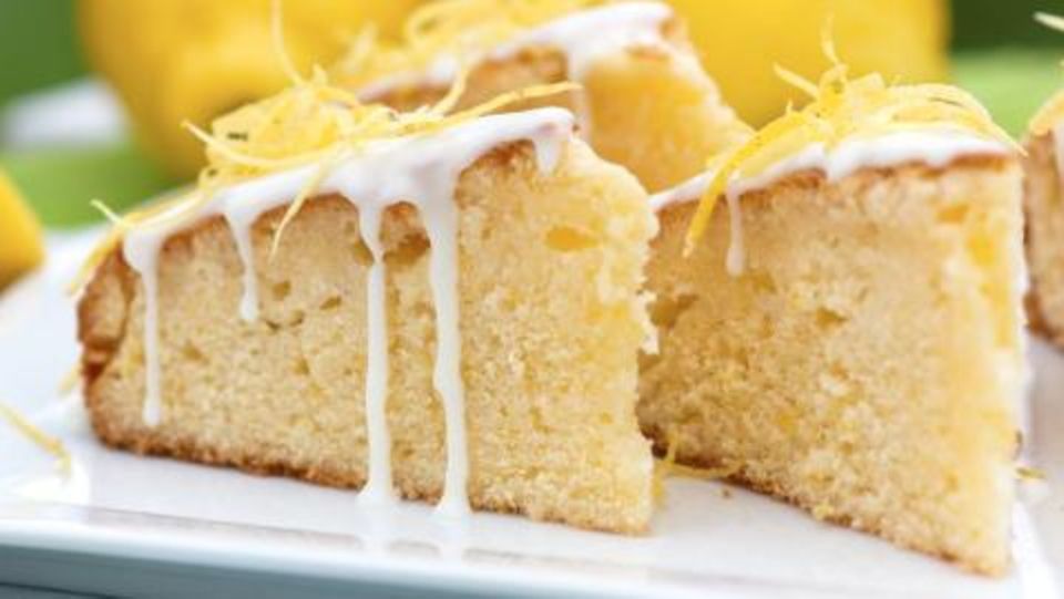 Im Handumdrehen fertig: Saftiger Zitronen-Joghurtkuchen Im Handumdrehen fertig: Saftiger Zitronen-Joghurtkuchen