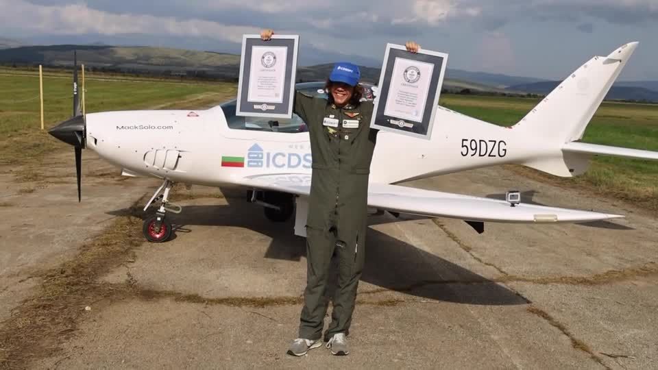 Video: Solo-Flug um die Welt mit 17 Jahren Video: Solo-Flug um die Welt mit 17 Jahren