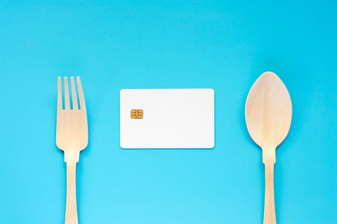 Trinkgeld: Zahlen Sie lieber bar oder mit Karte?