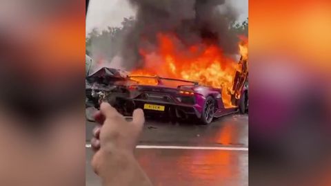 Hier fackeln 320.000 Euro ab: Lamborghini brennt nach Crash