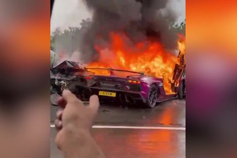 Hier fackeln 320.000 Euro ab: Lamborghini brennt nach Crash