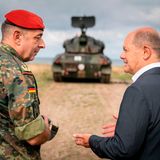 Olaf Scholz und Generalmajor Carsten Breuer