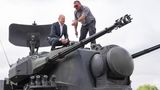 Olaf Scholz auf Turm von Gepard