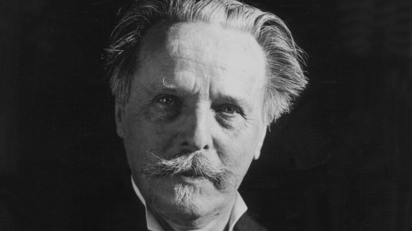 Administrators of Karl May heritage defend themselves against allegations.  Author was "educator for tolerance and cosmopolitanism"
