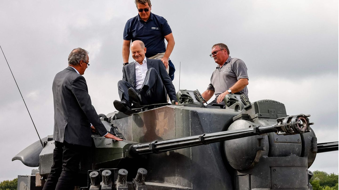 Olaf Scholz Gepard Hintern Olaf Scholz Gepard Hintern