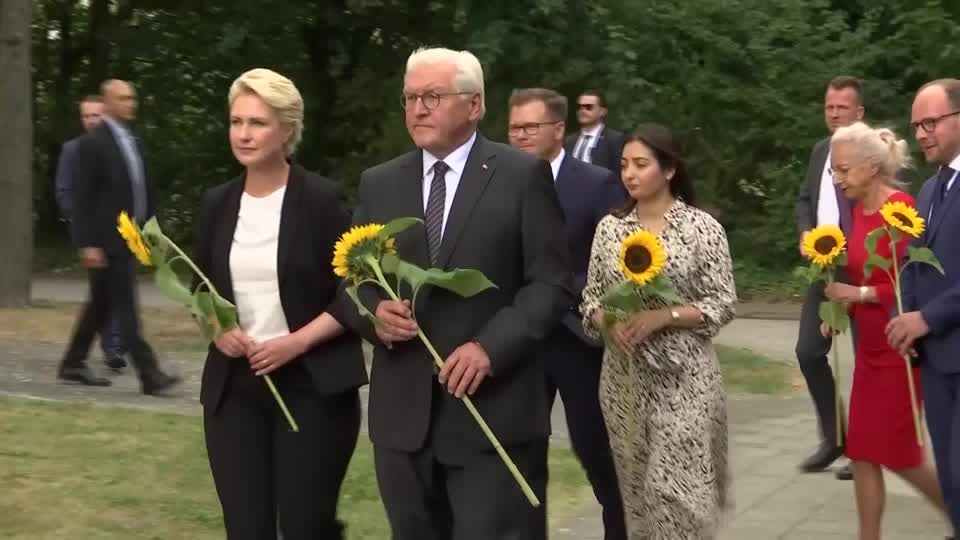 Video: Steinmeier erinnert an "Tage der Schande" in Rostock Video: Steinmeier erinnert an "Tage der Schande" in Rostock