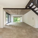 "Diese exklusive Gelegenheit, das eigene Dorf als Kapitalanlage, Familienresidenz, Gesundheitszentrum oder Genossenschaftskauf in unmittelbarer Nähe einer großen Metropole zu erwerben ist europaweit einmalig", schwärmt die Maklerfirma Dahler & Company.