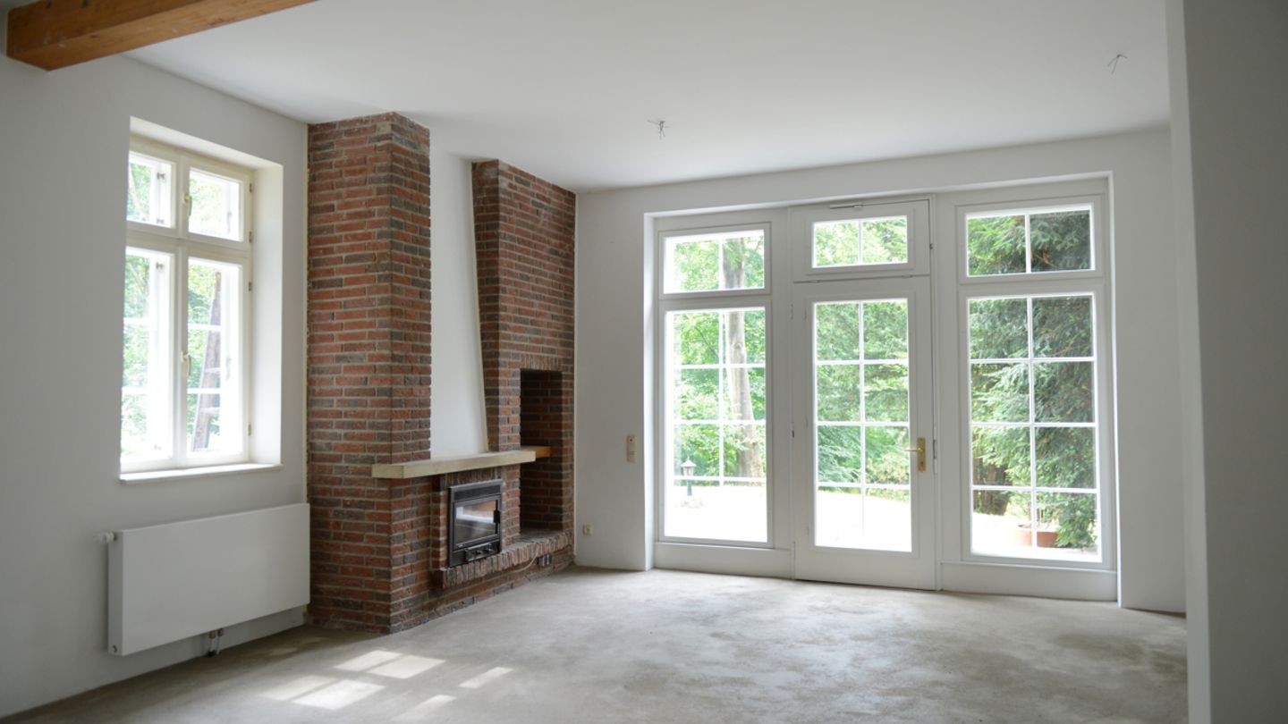 Im Wohnhaus am Waldgasthof.