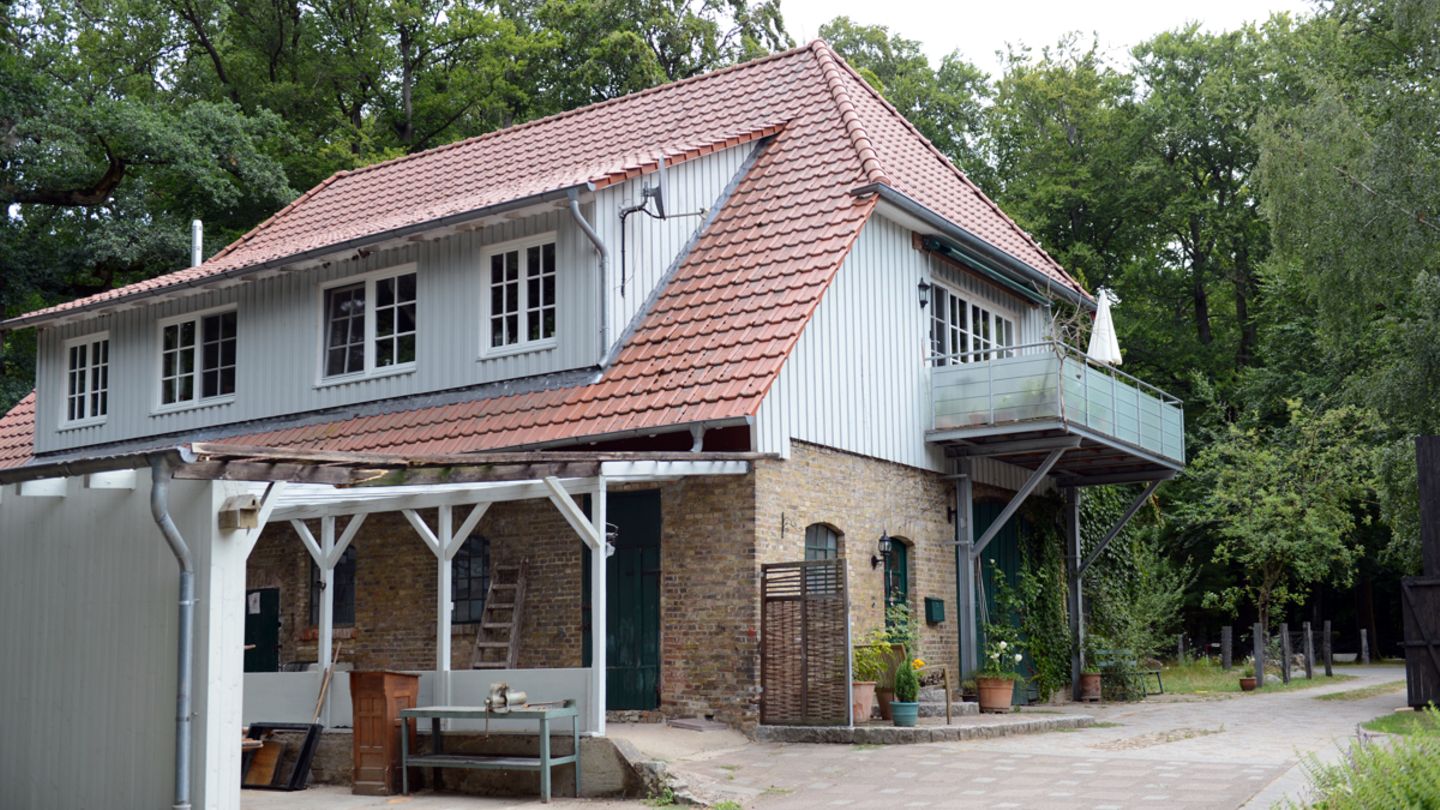 Insgesamt gibt es 33 Zimmer und fünf Garagenstellplätze.