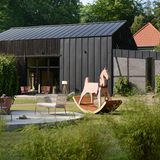 Auf rund 14.000 Quadratmetern stehen hier sechs Gebäude, von denen fünf zum Verkauf stehen und eines gepachtet werden kann.