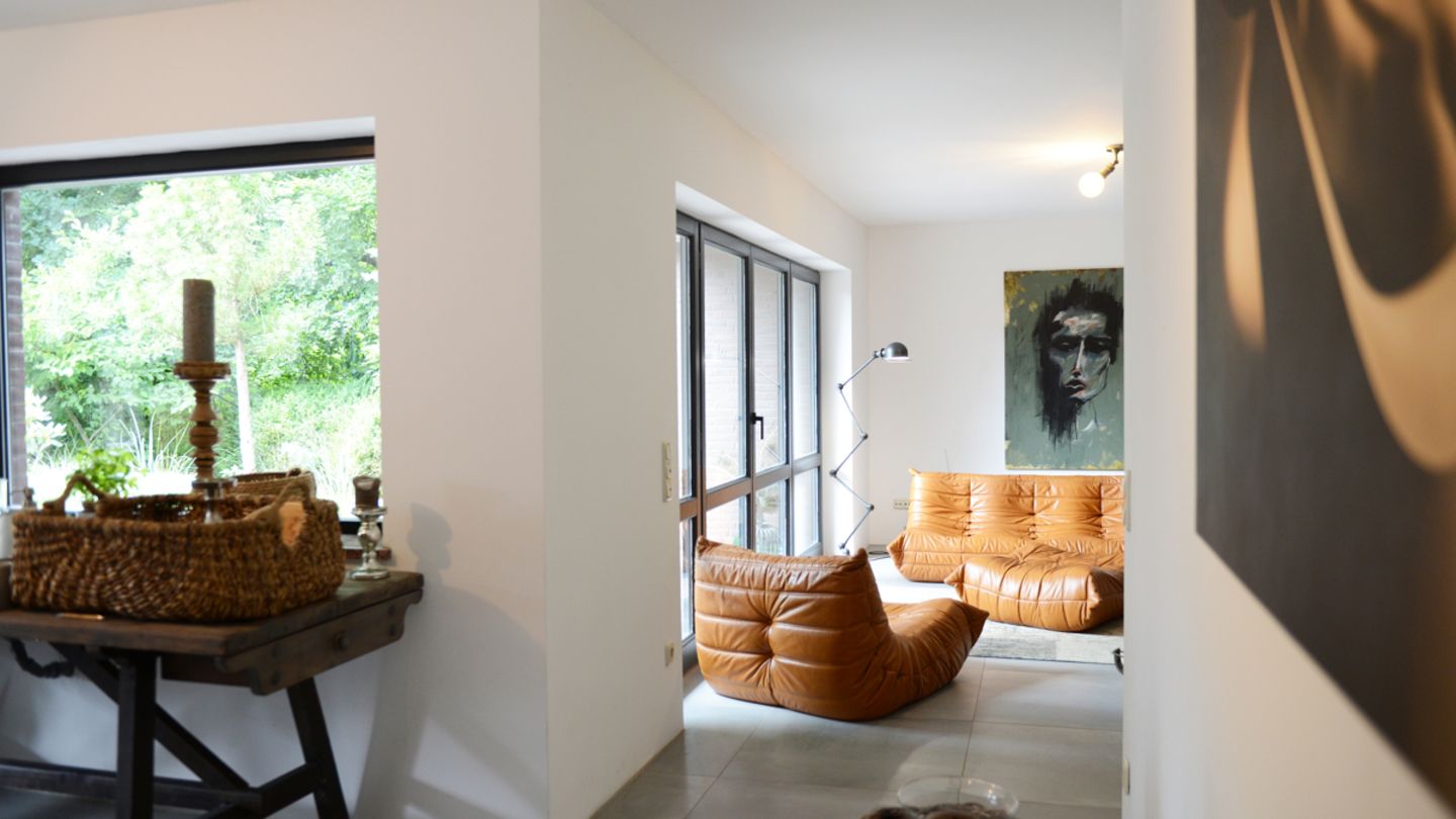 Im Designerhaus nebenan.