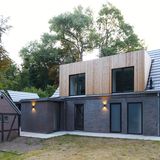 Insgesamt handelt es sich um acht bis neun Wohneinheiten mit rund 1400 Quadratmeter Wohnfläche.