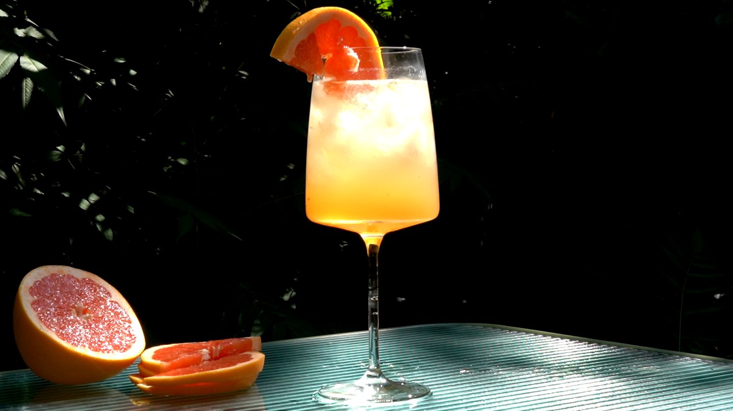 Paloma Spritz: So einfach gelingt eine erfrischende Aperol-Spritz-Alternative
