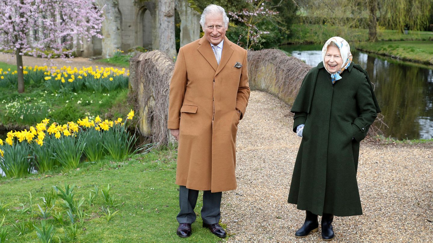 Prinz Charles macht ungew&ouml;hnliche, t&auml;gliche Morgen-Visite bei der Queen